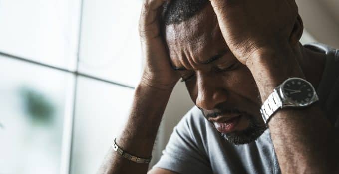 man stress depressief hoofdpijn