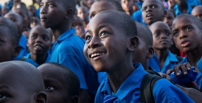 Onze kinderen zullen uiteindelijk de hoge prijs betalen voor wanbeleid Surinaamse regering