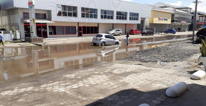 Levensgevaarlijke toestand in Anamoestraat en Jozef Israëlstraat in Paramaribo door nalatige overheid