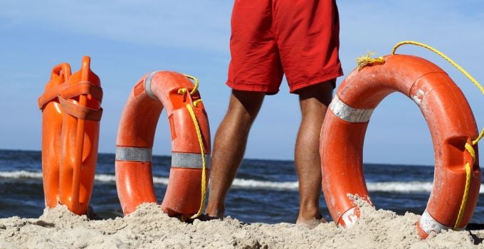 Lifeguard-training wordt beoogd om de bezoekers van de zwemoorden veiligheid en zekerheid te garanderen.