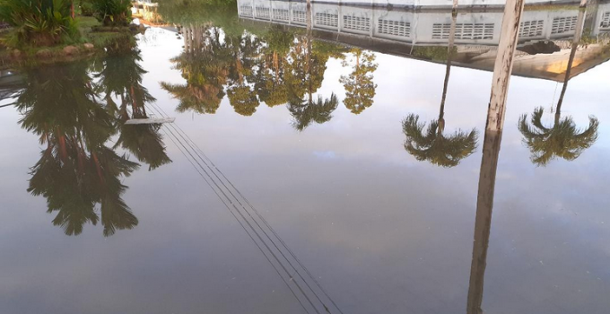 Surinaamse regering verkwist miljoenen, laat inwoners zinken in wateroverlast