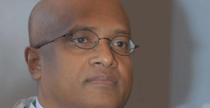 Surinaamse professor Hubert Rampersad wil een betere wereld helpen creëren