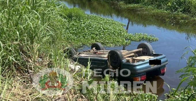 19-jarige moeder zonder rijbewijs belandt met auto en baby in goot