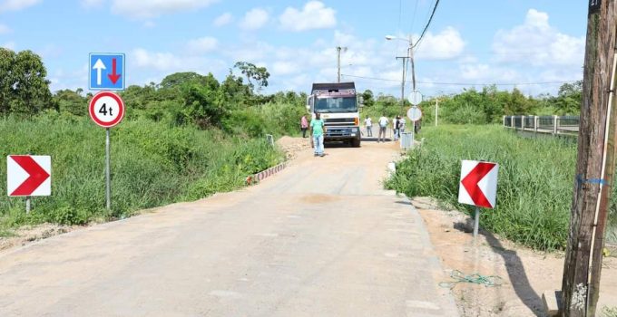 Kuldipsingh-truck veroorzaakt schade aan brug op Iduweg en verlengde Kasabaholoweg