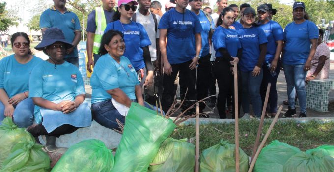 Finabank ondersteunt “World Clean Up Day” activiteiten in Nickerie