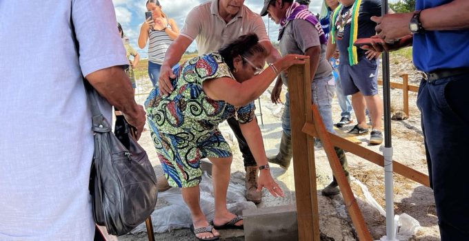 Eerste steenlegging voor RK-kerk in Hollandse Kamp