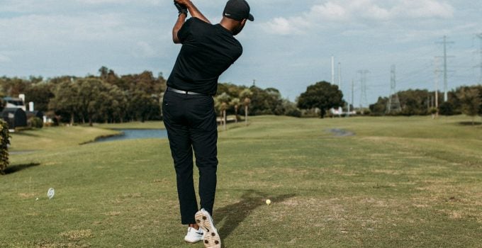 Hoe het spelen van golf een Surinaamse zakenman tot miljonair maakte