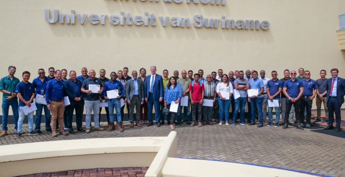 Succesvolle afronding Masterclass in Zonne-energie aan de Anton de Kom Universiteit van Suriname