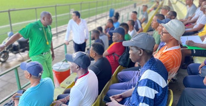 Voetbalcoaches in Suriname versterken vaardigheden met bijscholingstraject