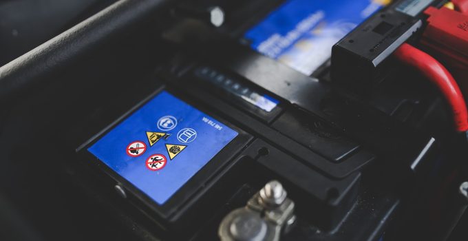 Suriname’s olie-inkomsten mogelijk in gevaar door innovatieve batterijontwikkeling