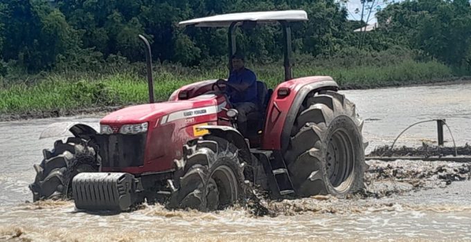 Landbouwmachines verlagen kosten rijstboeren in Nickerie met 30%