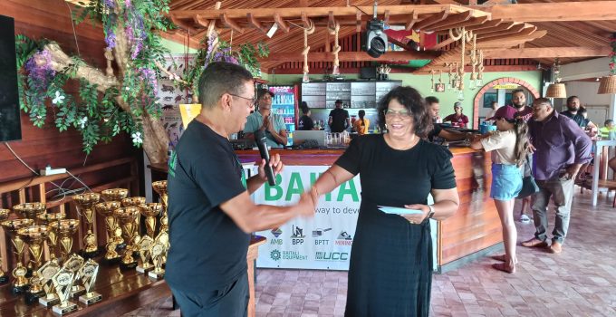 Leden Baitali CoNi Rally ondersteunen sociale projecten Nickerie