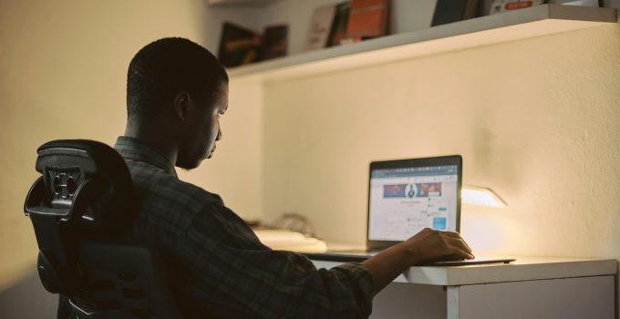 jongen studeren man computer