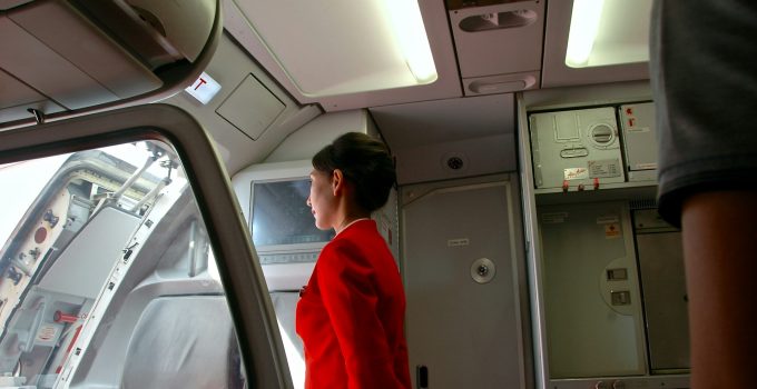 stewardess vleigtuig reizen vakantie passagier