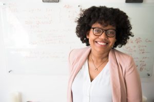 Surinaamse moeder in Rotterdam werkt zo hard dat ze geen tijd heeft om haar kinderen op te halen