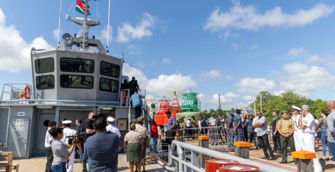 Surinaamse Marine versterkt vloot met RSS Barracuda