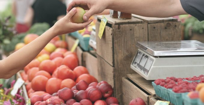 Nederlandse consumenten lachen om absurde prijzen in Surinaamse supermarkten