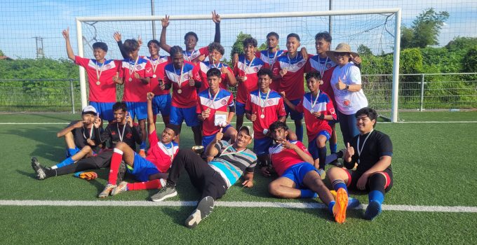 HHS kampioen VOS U-18 Scholen Voetbal Toernooi: Klaar om Suriname te vertegenwoordigen in Guyana