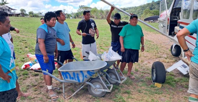 Humanitaire actie ondersteunt inheemse dorpen Suriname door kritieke voedseltekorten