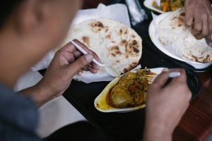 masala kerrie roti naan indiaas eten gerecht restaurant