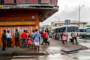 Gepensioneerde Nederlander maakt zich zorgen over veiligheid in Suriname