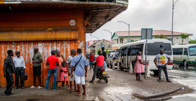 Surinaamse Nederlanders die al jaren weg zijn snappen niet hoe zwaar het hier is