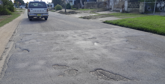 verkeer paramaribo sruiname weg gat straat