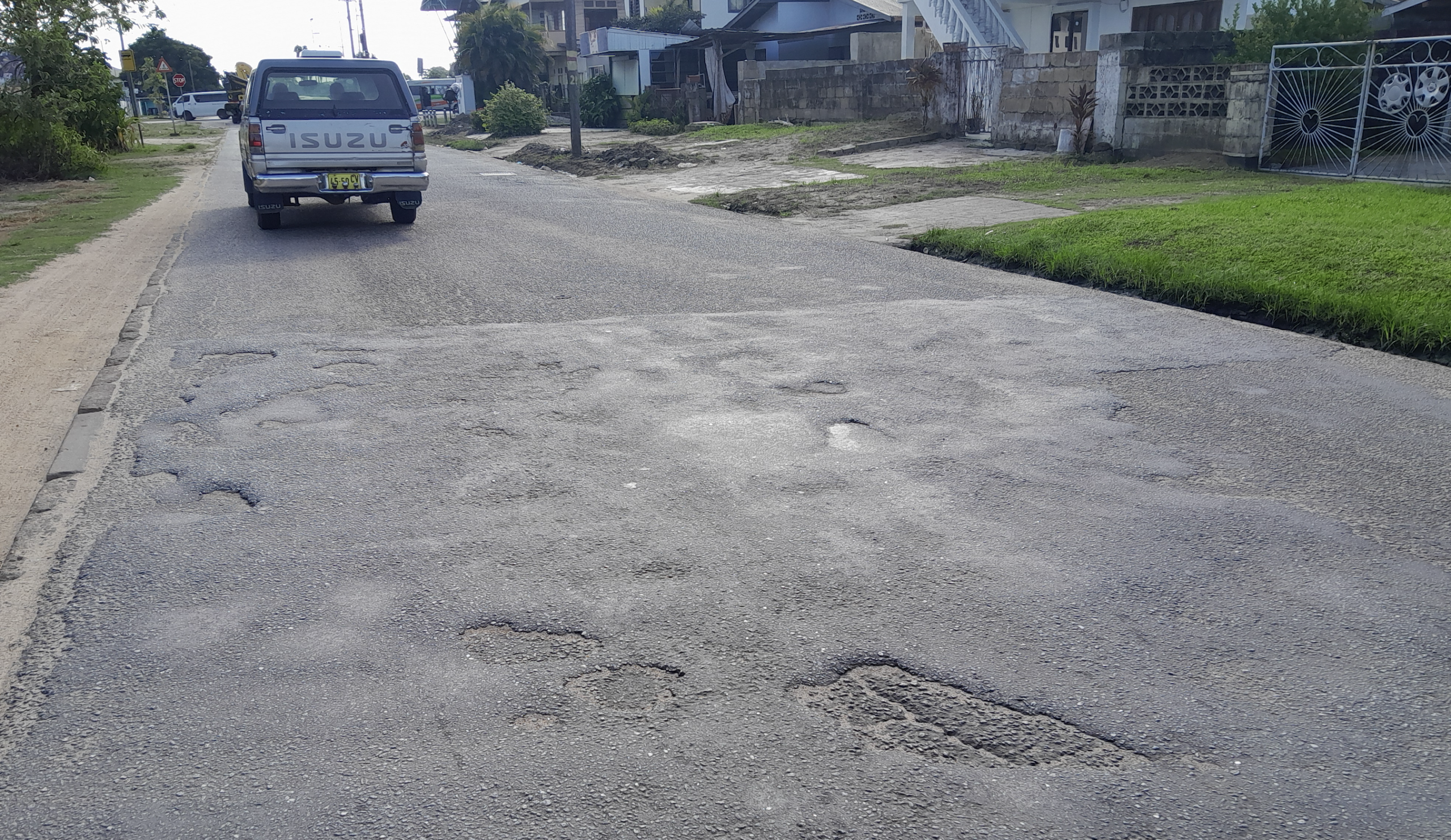 verkeer paramaribo sruiname weg gat straat