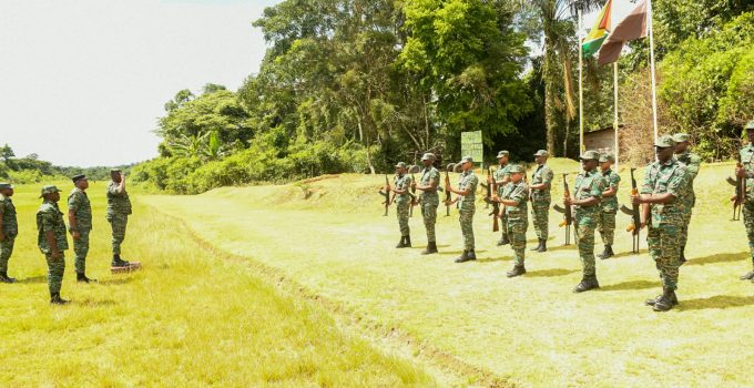 Guyanezen in tigrigebied militairen