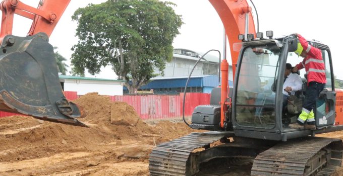 Gezondheidszorg Suriname krijgt impuls, bouw nieuw BOG-gebouw officieel van start