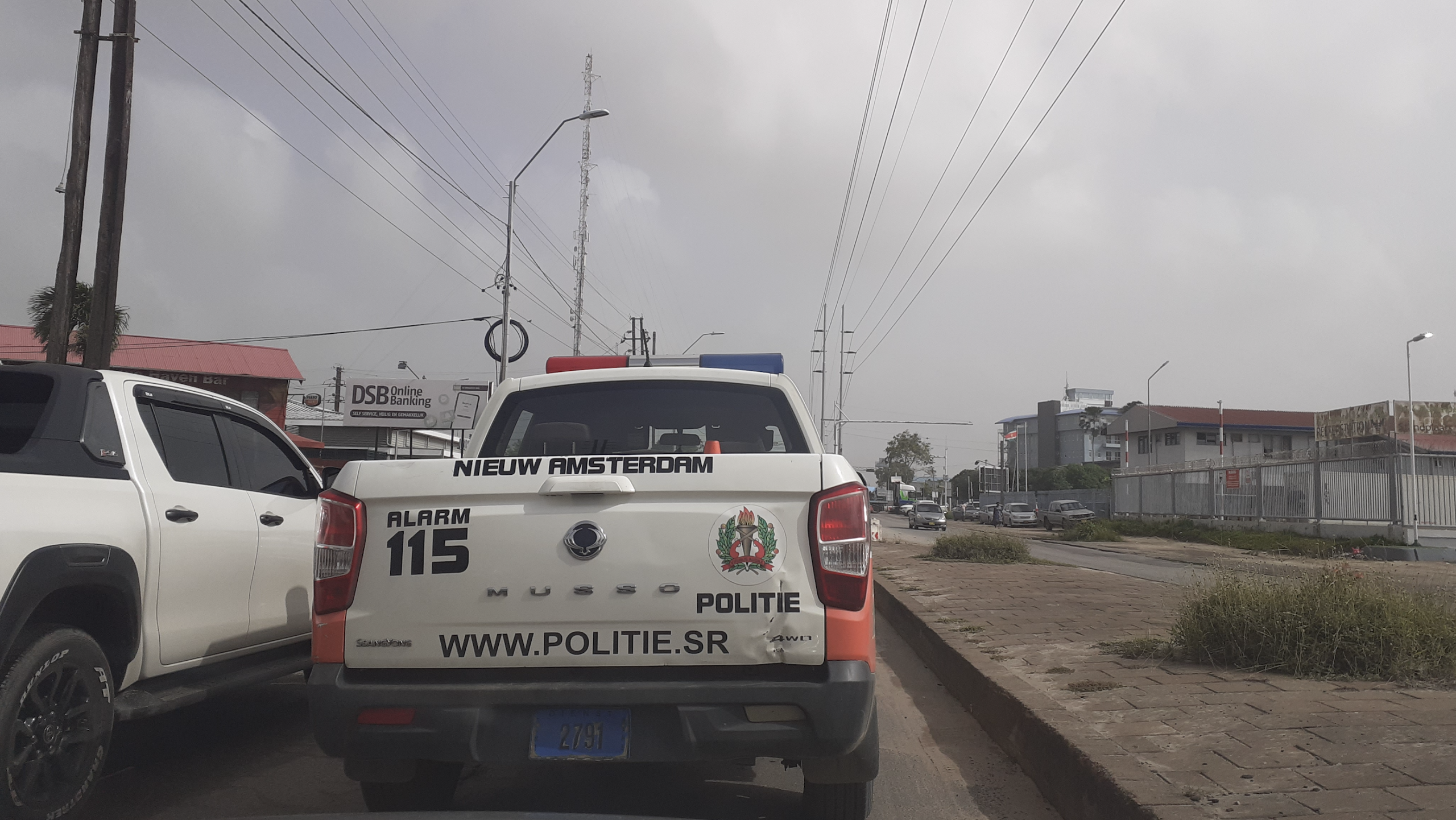 paramaribo suriname verkeer straat politie kps