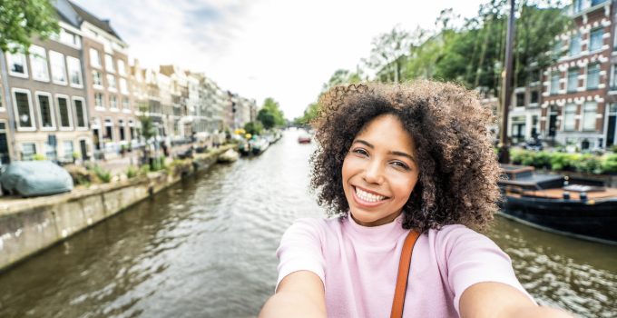 Surinamers in Nederland succesvol omdat ze kritische vragen durven te stellen