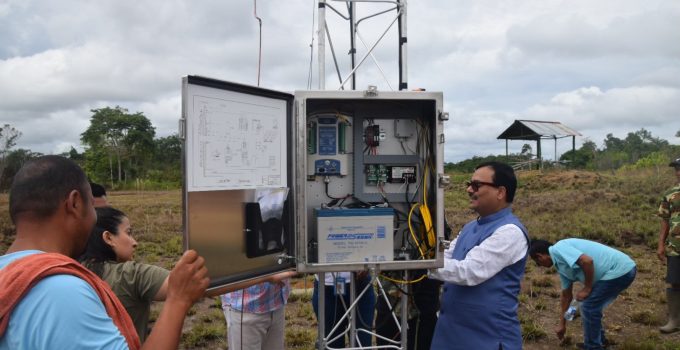 India ondersteunt Suriname met inauguratie van Automatisch Weerstation in Kwamalasamutu