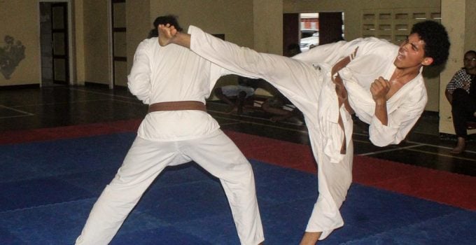 Karateka James ‘Jimmy’ Middellijn behaalt 1ste dan