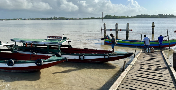 Nederlandse oud-militairen houden van Suriname maar zien een land in zwaar weer