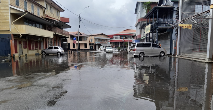 stad paramaribo onderwater overstroming suriname 2