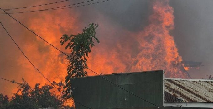 Update: Grote brand aan Grote Combeweg – Kinderen van afgebrande crèche wachten op ouders