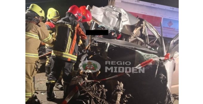 Zwaar verkeersongeval tussen Noah-bus en olietruck op Martin Luther Kingweg, twee gewonden