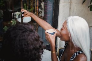 vrouwen selfie influencer camera foto