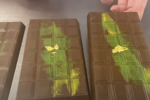 Hype uit Dubai komt naar Suriname met chocolade van 500 SRD per reep?