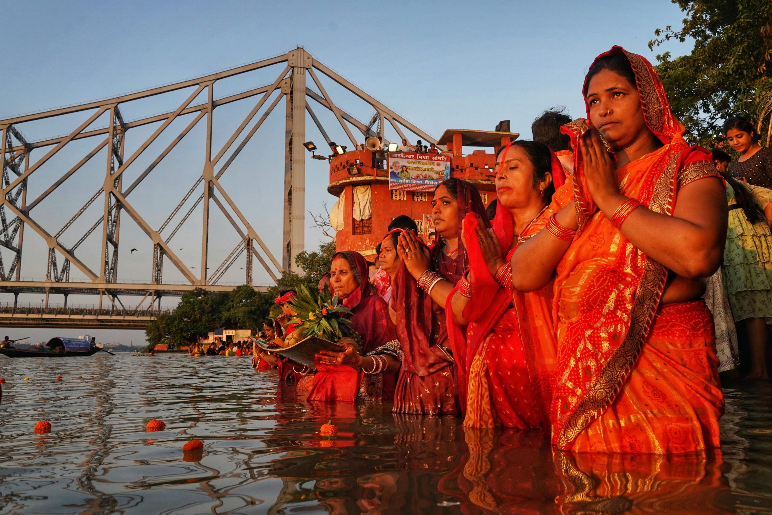 hindo ritueel bad in rivier indiaase vrouwen india