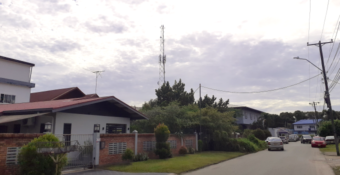 telefoonmast paramaribo antenne