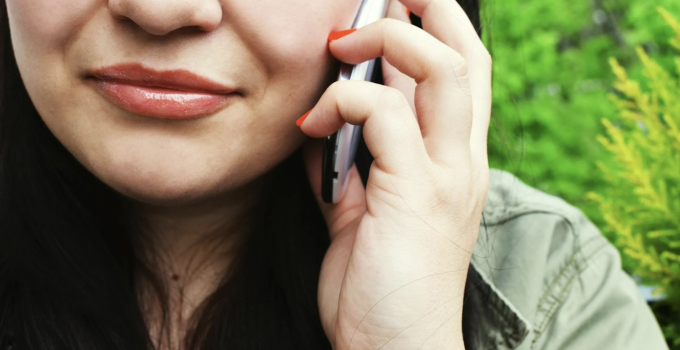 vrouw dame bellen telefoon