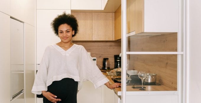 vrouw koken keuken eten