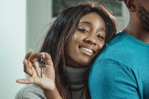 Surinaamse huurmarkt onveilig terrein voor veel vrouwen door opdringerige huisbazen